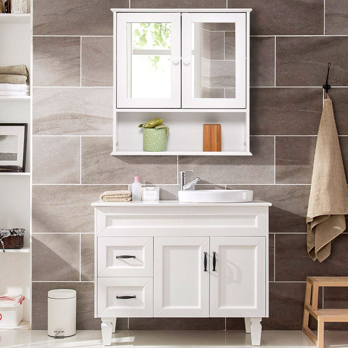 Armario de pared simple para baño con espejo en acabado de madera blanca de 23 x 22 pulgadas