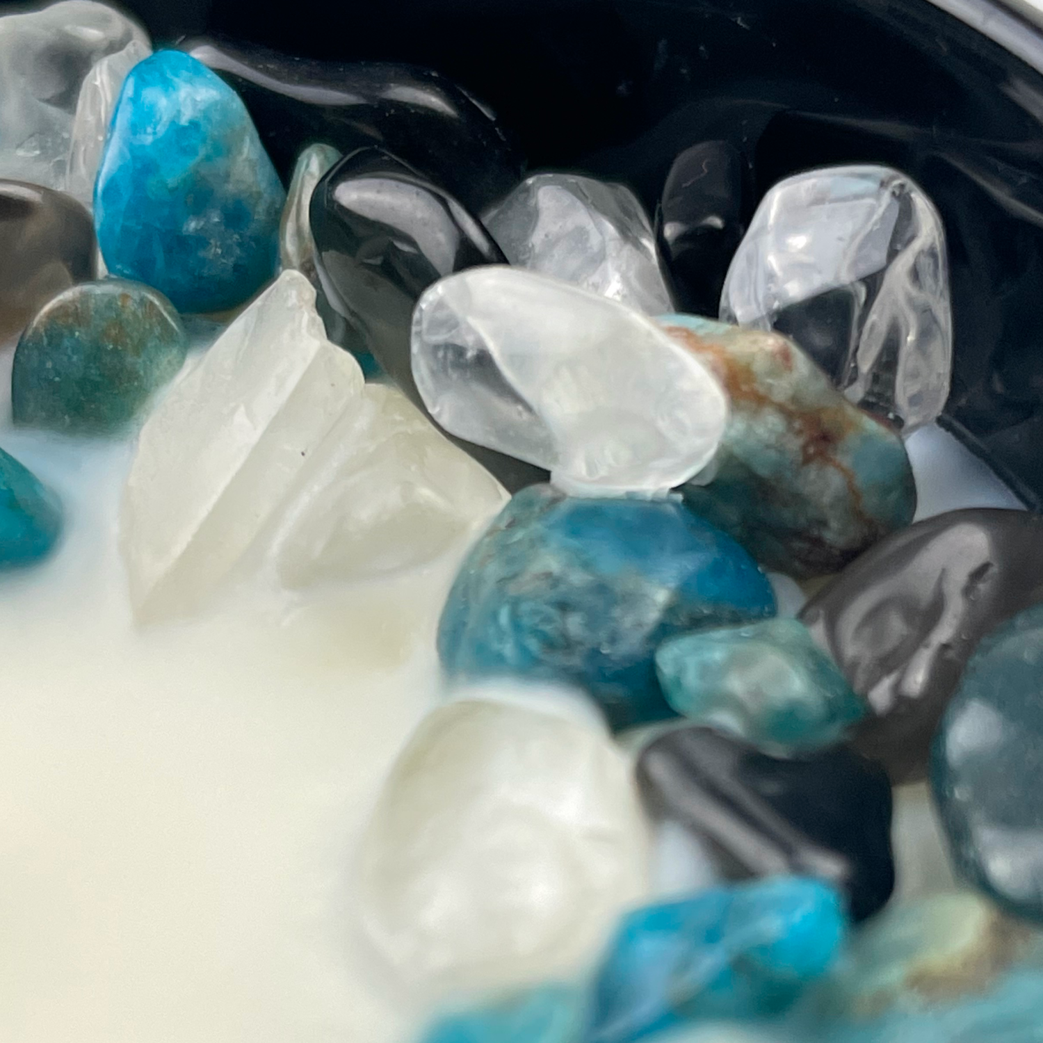 Blackberry Saffron Crystal Candle with Obsidian, Blue Apatite, and Crystal Quartz | Coconut-Soy Wax Candle, 9oz - Tampa Home & Garden Store