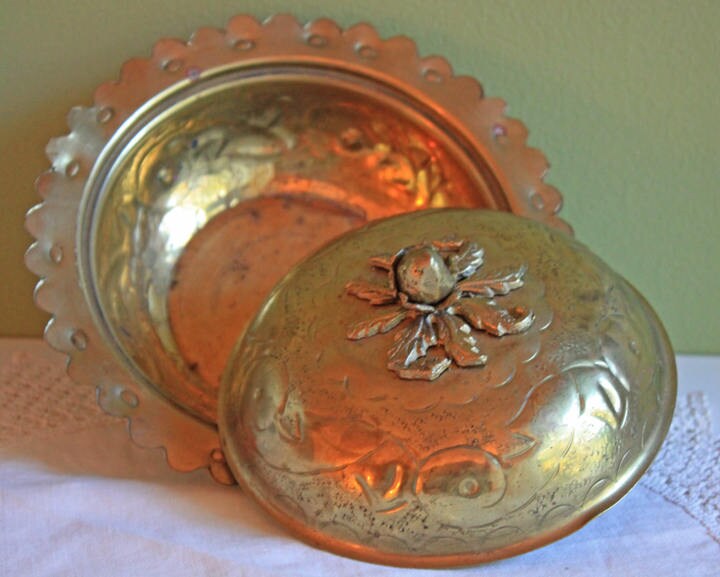 Brass Footed Bowl with Lid. Hand Hammered Brass Bowl with Knob in Acorn Shape. Bowl with Scalloped Rim. Brass Trinket Bowl or Candy Bowl. - Tampa Home & Garden Store