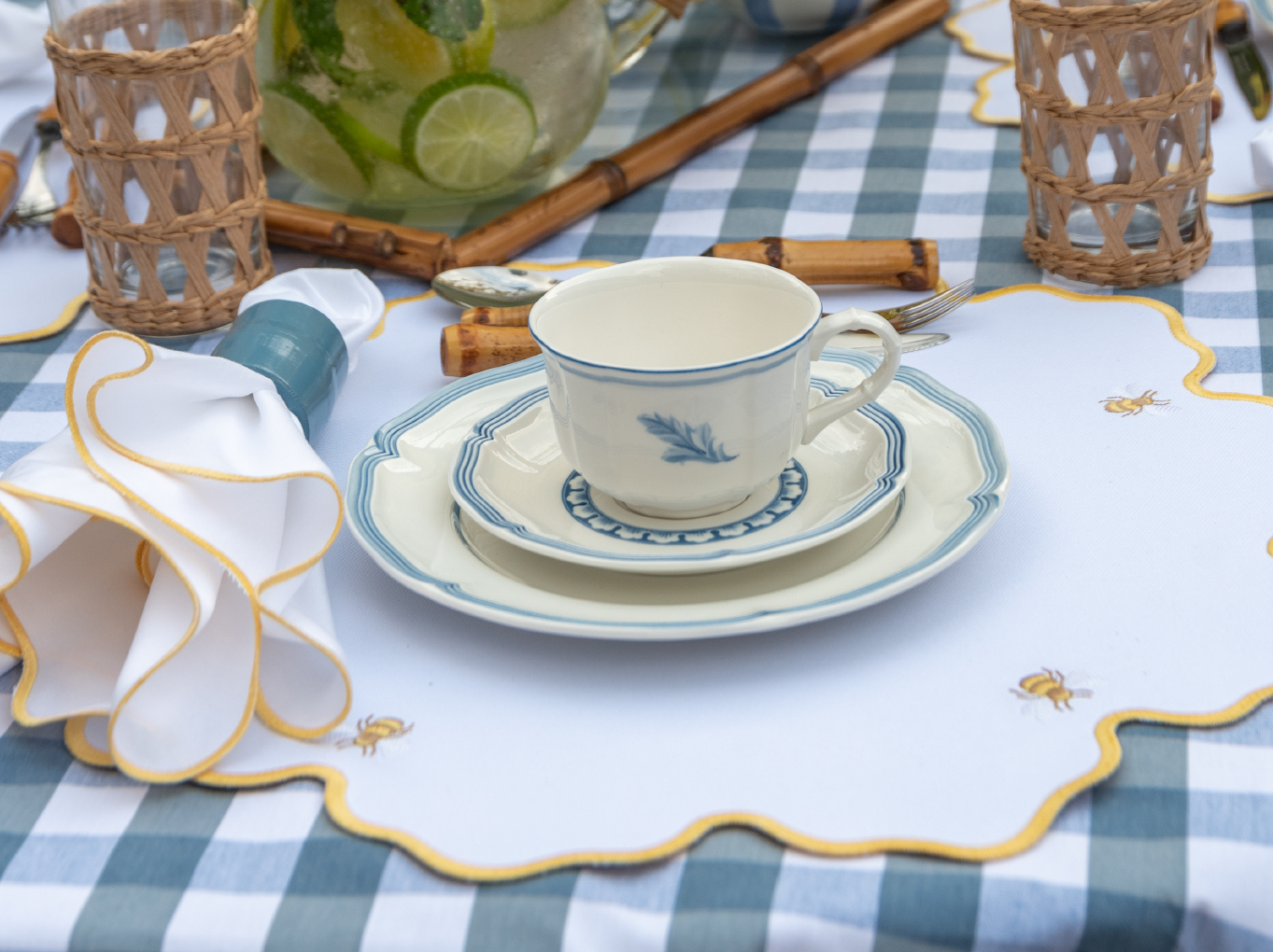Bumble Bee Impermeable Placemat - Tampa Home & Garden Store