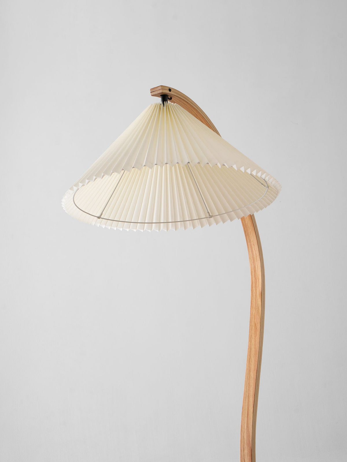 Arbora Arc Floor Lamp With Beech and Linen Shade