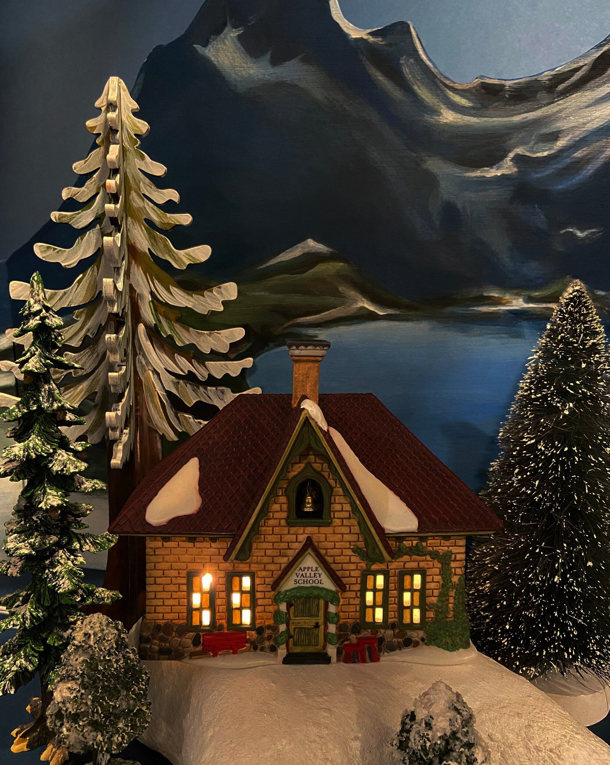 Christmas Department 56 / Apple Valley School / New England Village Series /  Hand Painted Porcelain Building with Lights. 1995 - Tampa Home & Garden Store