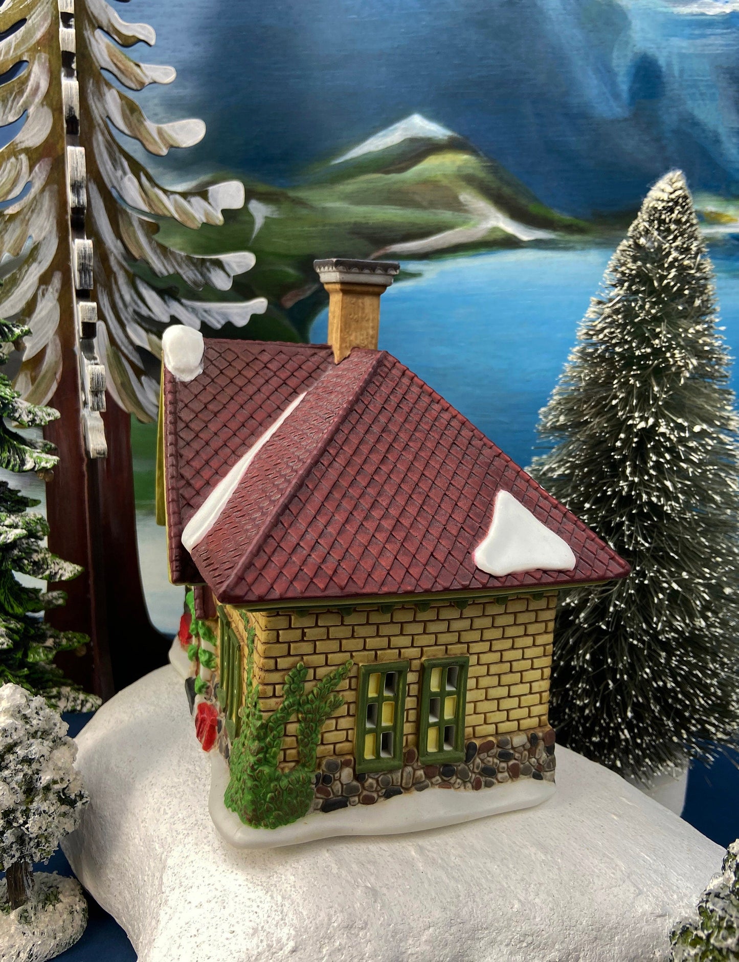 Christmas Department 56 / Apple Valley School / New England Village Series /  Hand Painted Porcelain Building with Lights. 1995 - Tampa Home & Garden Store