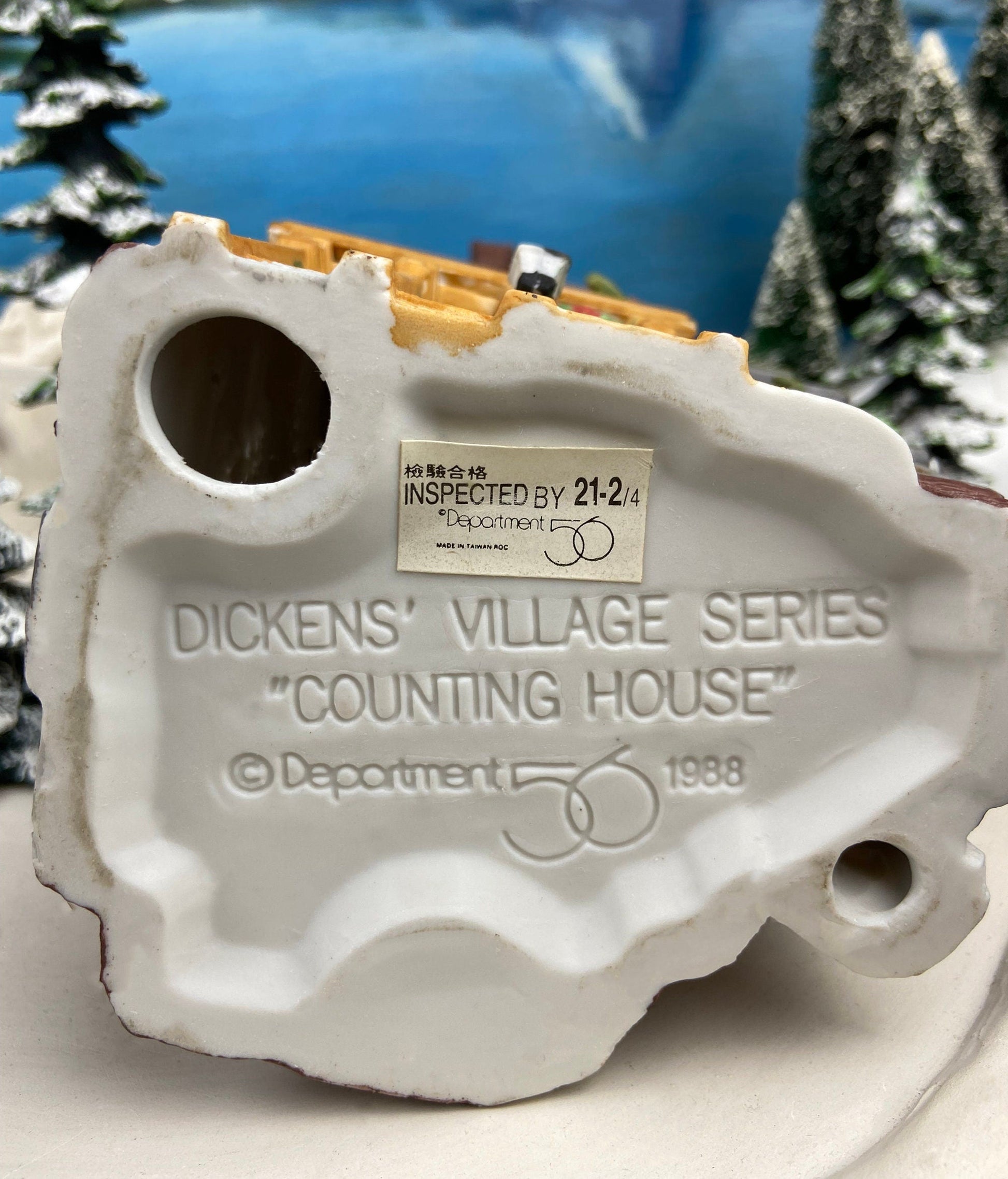 Christmas Village House by Dept 56.  Illuminated Counting House. Silas Thimbleton. Barrister. Dickens Village Series.  Christmas Diorama. - Tampa Home & Garden Store