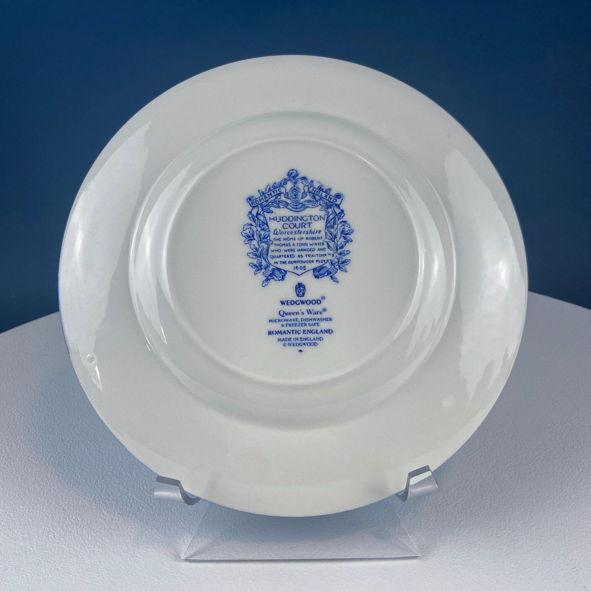 Collection of Fine English Blue White Tableware. 3 Plates & 2 Berry Bowls. Lochs of Scotland. Huddington Court. Tonquin by Mott. Rustic Home - Tampa Home & Garden Store