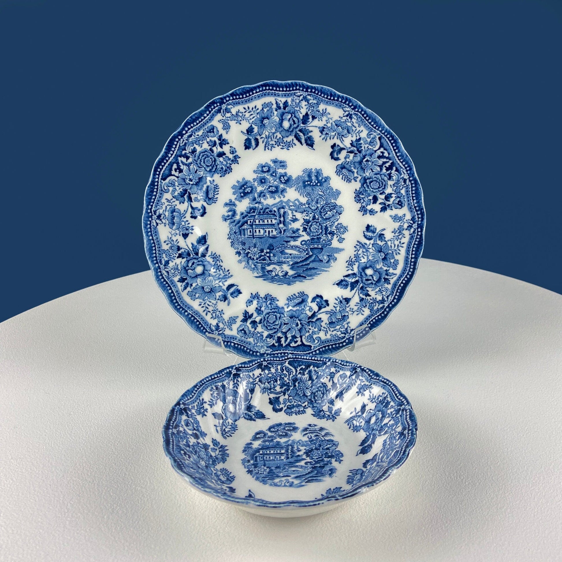 Collection of Fine English Blue White Tableware. 3 Plates & 2 Berry Bowls. Lochs of Scotland. Huddington Court. Tonquin by Mott. Rustic Home - Tampa Home & Garden Store