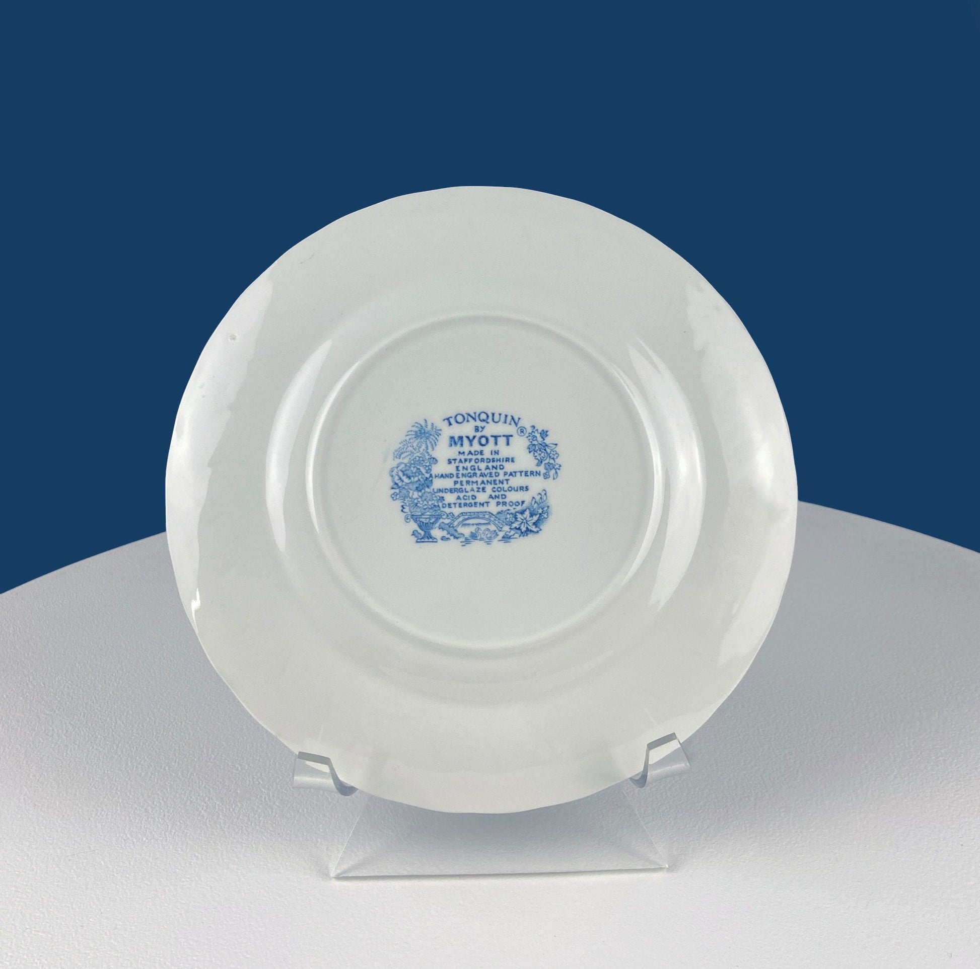 Collection of Fine English Blue White Tableware. 3 Plates & 2 Berry Bowls. Lochs of Scotland. Huddington Court. Tonquin by Mott. Rustic Home - Tampa Home & Garden Store