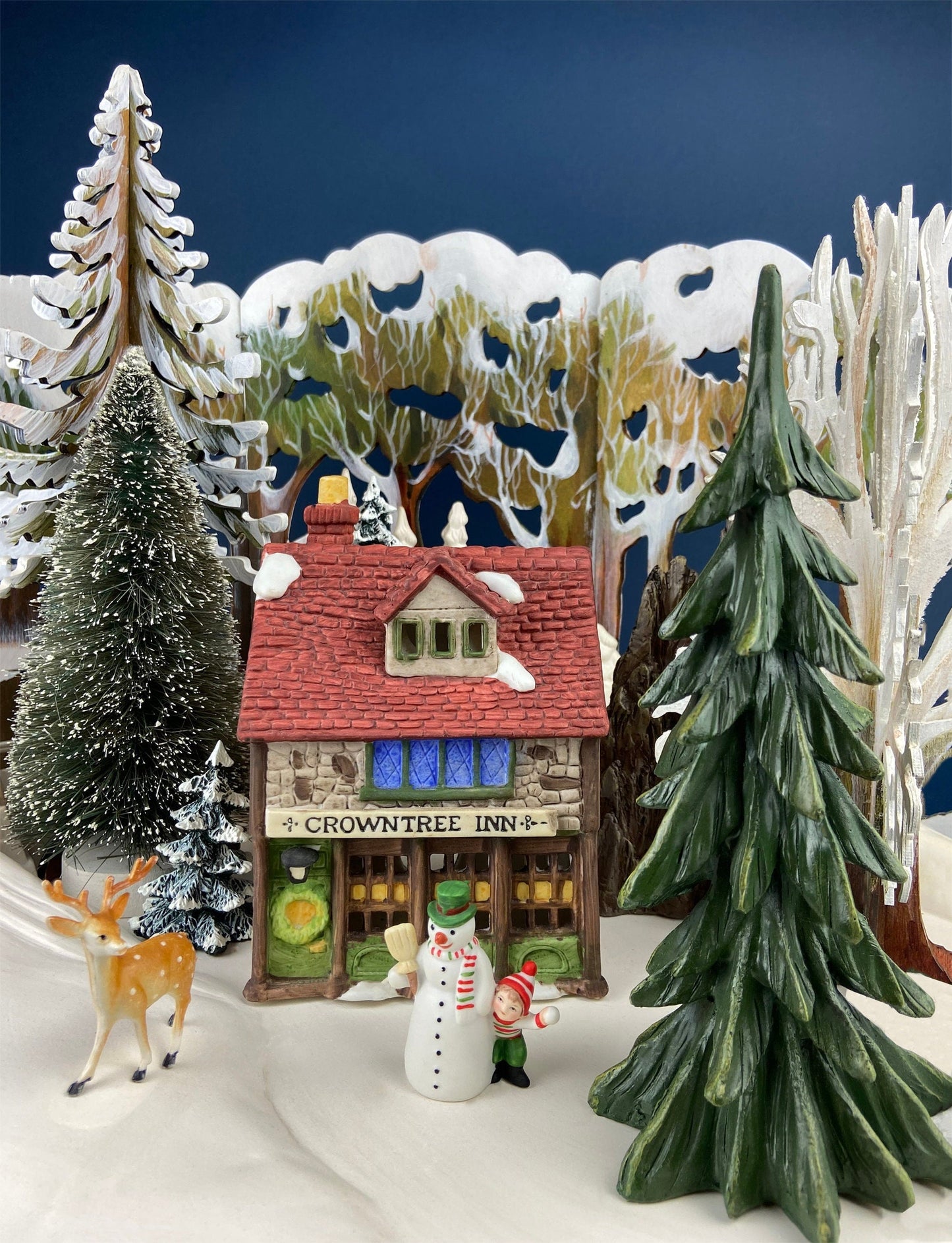Crowntree Inn Christmas Village House by Dept 56.  Illuminated  Dickens Village Series. Made in Taiwan. Christmas Village/Diorama. - Tampa Home & Garden Store