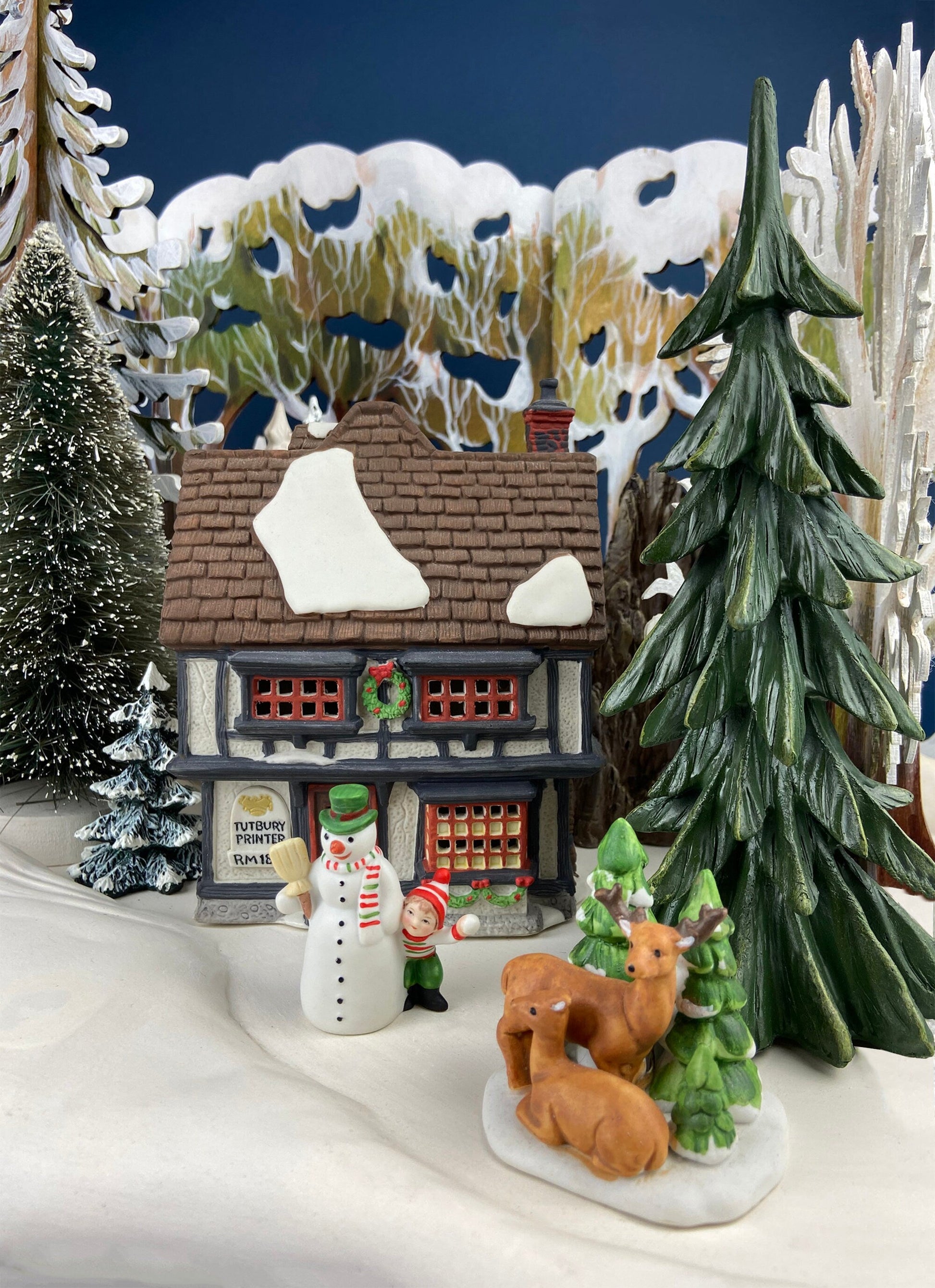 Crowntree Inn Christmas Village House by Dept 56.  Illuminated  Dickens Village Series. Made in Taiwan. Christmas Village/Diorama. - Tampa Home & Garden Store