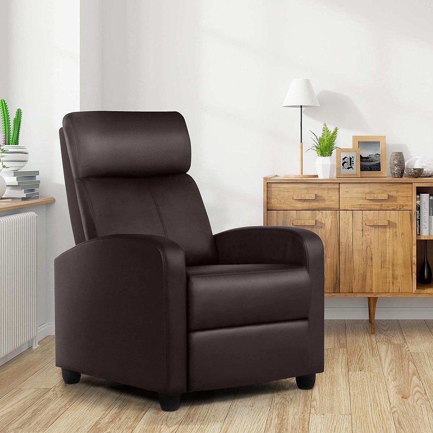 Sillón reclinable de piel sintética de alta densidad color marrón oscuro con empuje hacia atrás