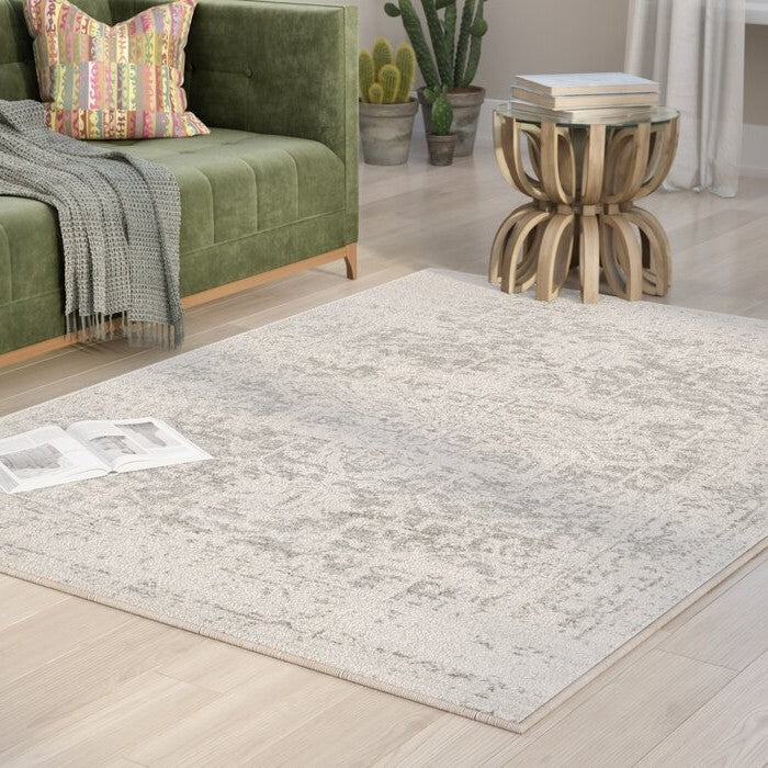 Alfombra oriental desgastada de 5' x 7' en gris claro/beige