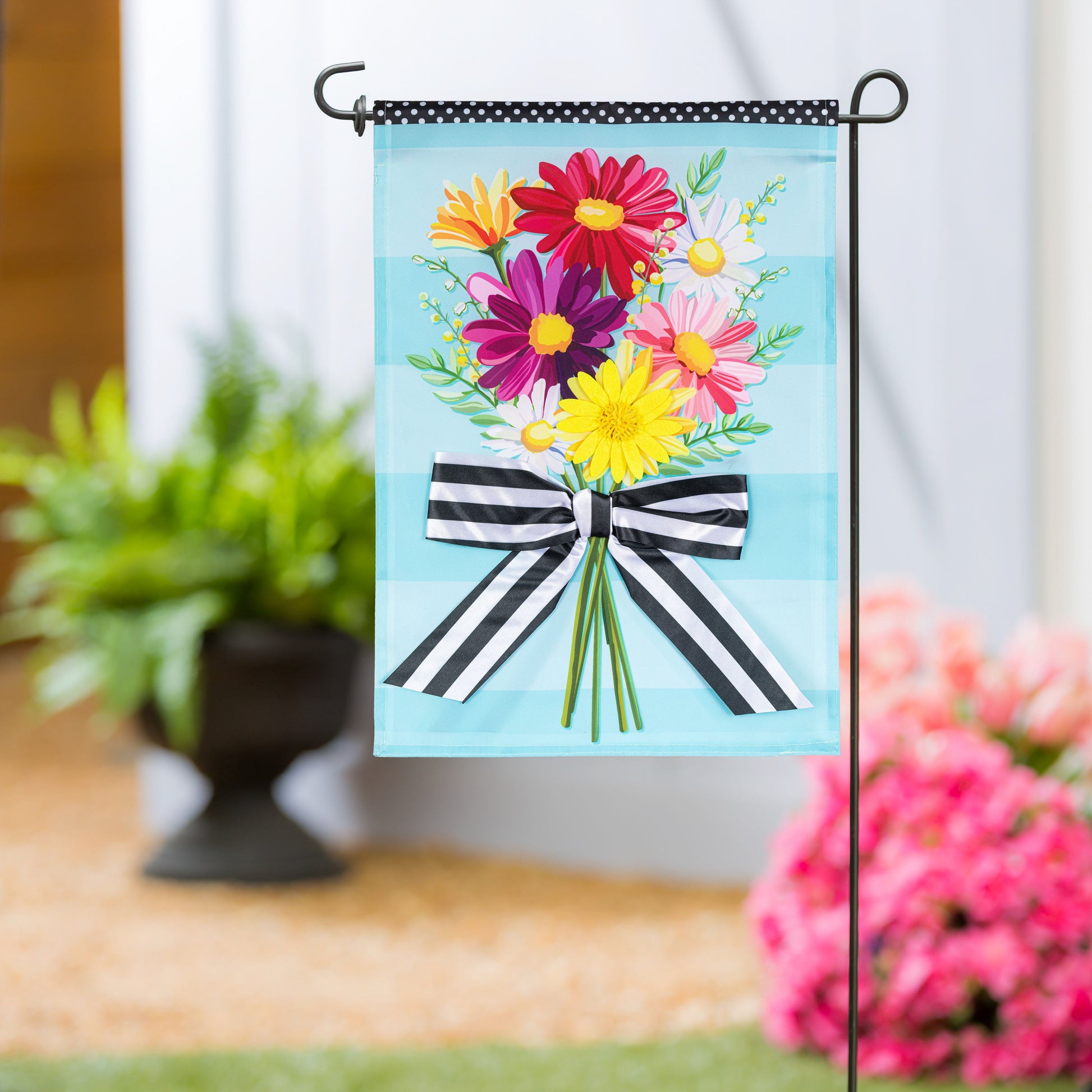 Daisy Bow Bouquet Applique Garden Flag - Tampa Home & Garden Store