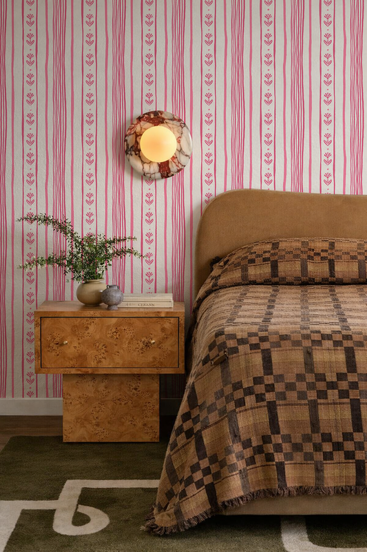 Daisy Chain Stripe Wallpaper, beige and pink - Tampa Home & Garden Store