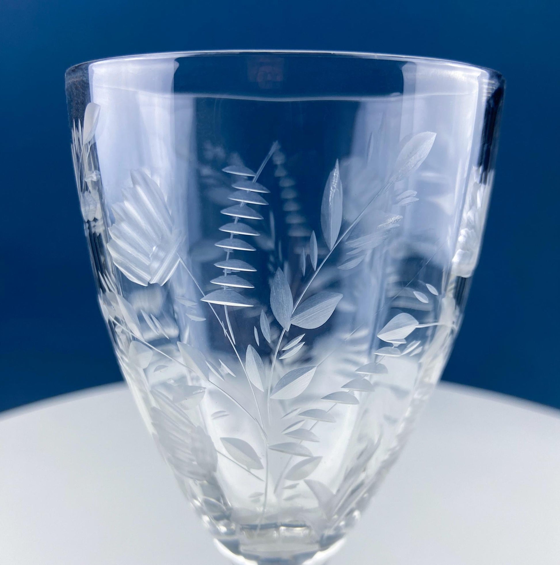 Daisy Motif Wine Goblets. Set of 5 Timeless Glasses. Dining Room Table Decor. Modern Farmhouse. Collectible Glassware. Gift for Him or Her. - Tampa Home & Garden Store