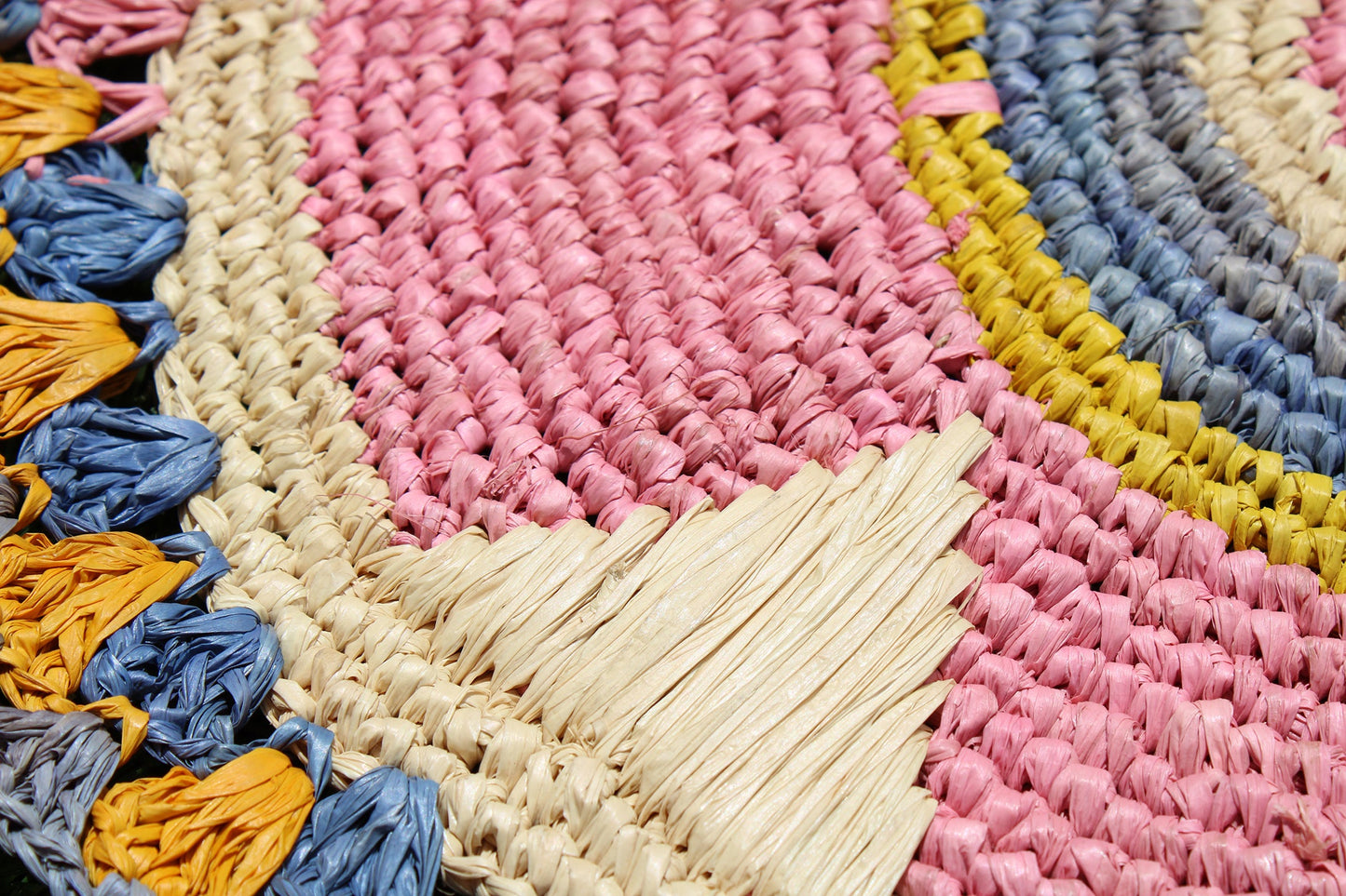 Daisy Raffia Placemat, Colorful Woven tabletop - Tampa Home & Garden Store