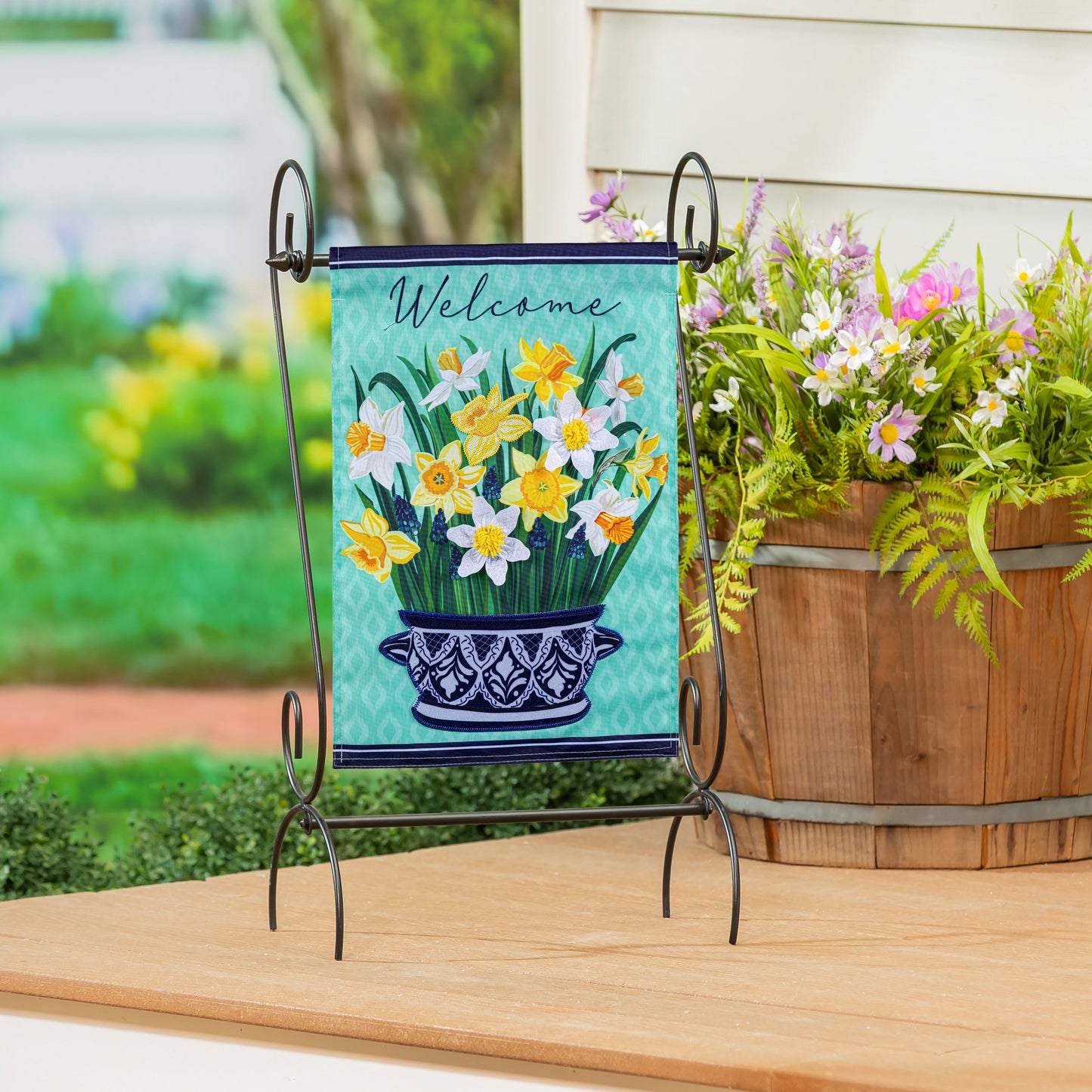 Delft Daffodil Applique Garden Flag - Tampa Home & Garden Store