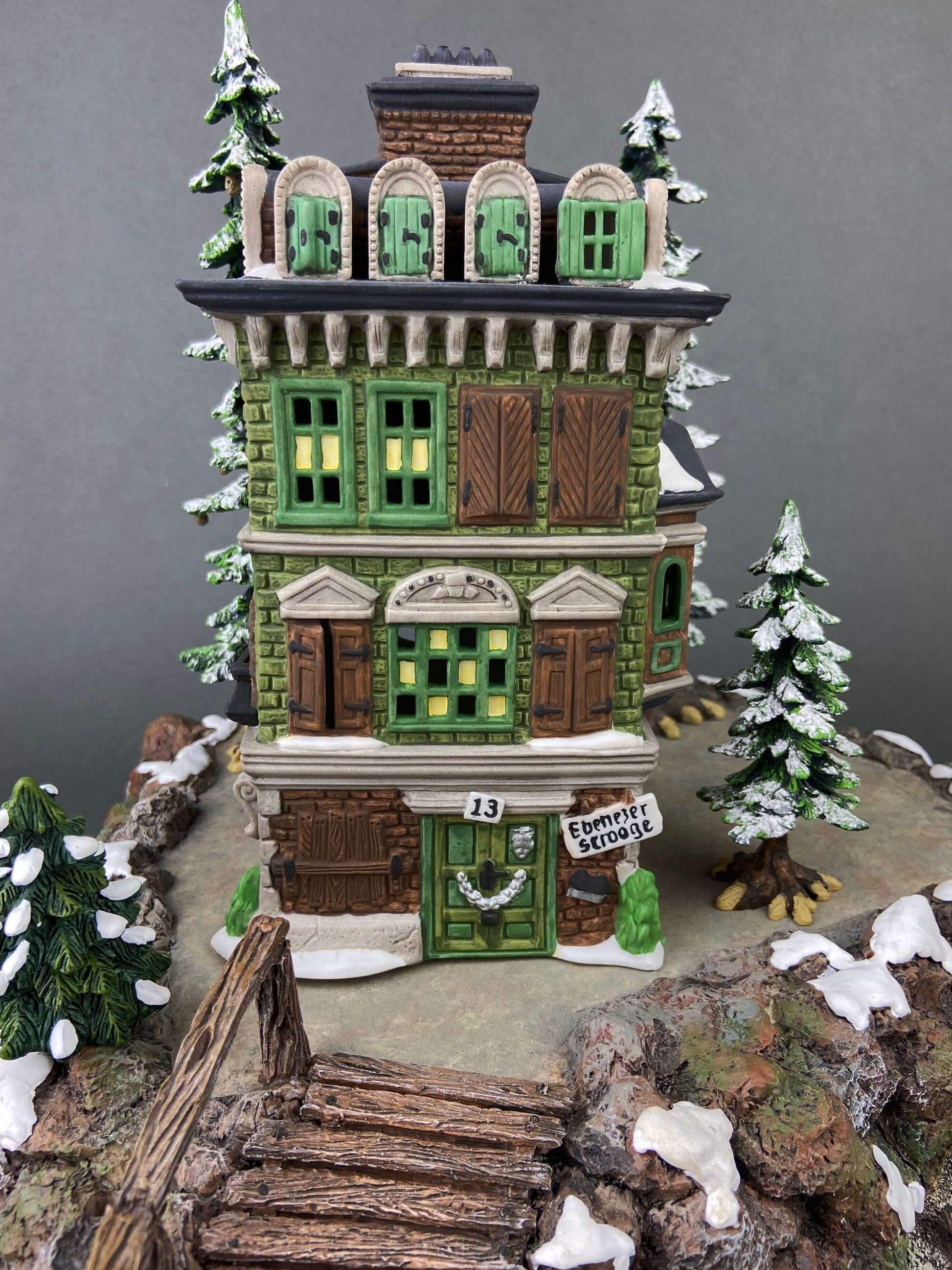 Dept 56 Christmas Village. Illuminated Gunnersbury Park Folly. Dickens Village Series. Limited Edition 30105. - Tampa Home & Garden Store