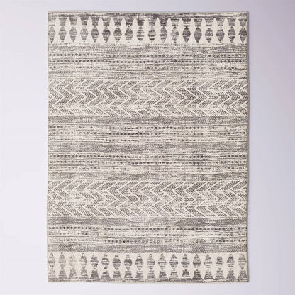 Alfombra de área estilo bohemio con diseño geométrico de rayas chevron en gris y marfil de 5 x 7 pies