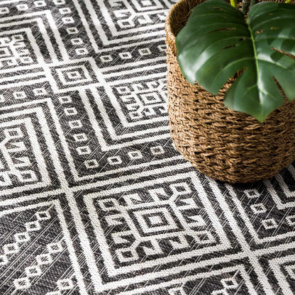 Frankville Black&White All Over Outdoor Rug, black/white geometric weave, Boutique Rugs on Tampa Home & Garden Store