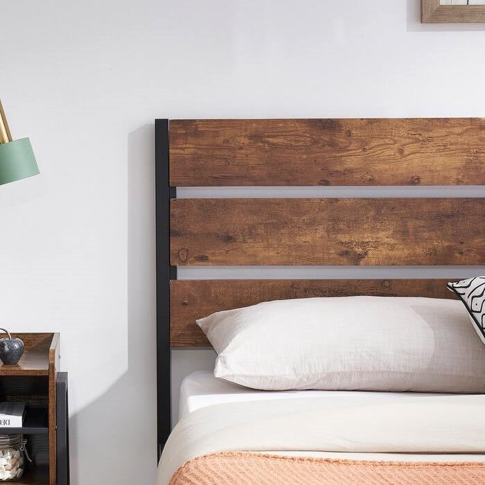 Base de cama completa de plataforma industrial con cabecero y pie de cama de madera laminada marrón