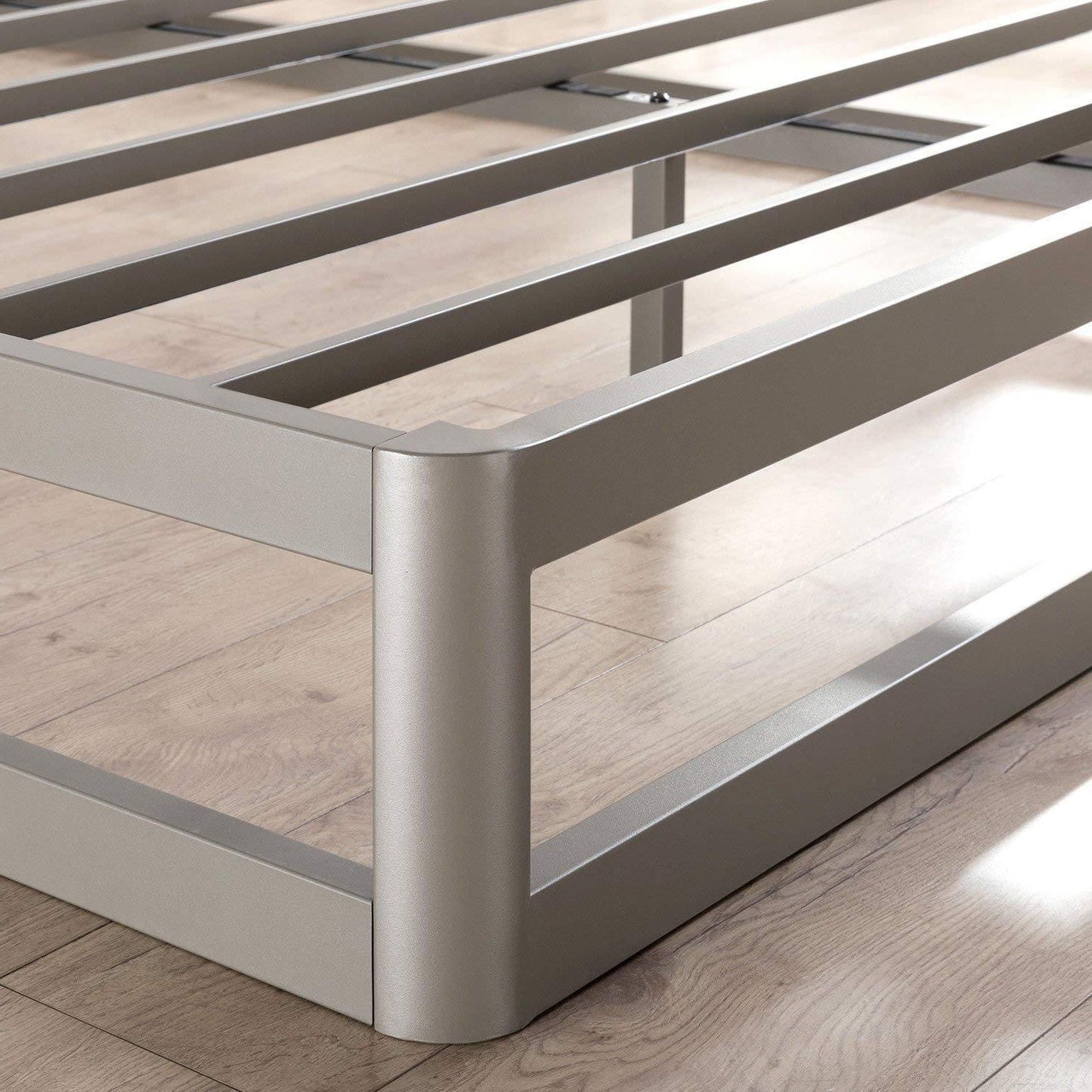 Base de cama de plataforma de metal de perfil bajo resistente y moderna, tamaño matrimonial