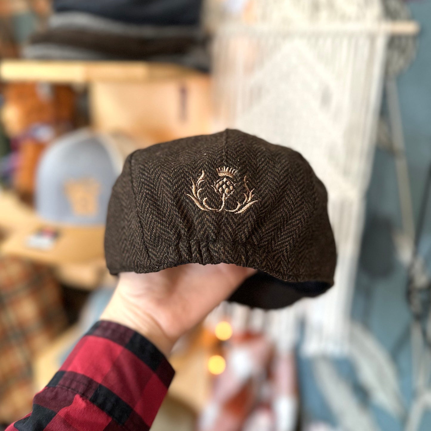 Casquette de golf en laine mélangée avec broderie de chardon écossais et chevrons