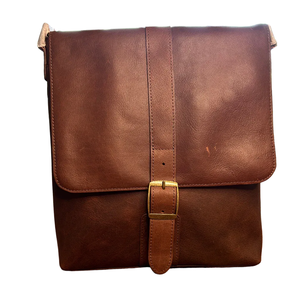 Cambridge Full-Grain Leather Crossbody – Smooth, Rich Color & Classic Style