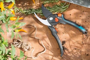 Gardena garden secateurs B/M, black and blue bypass pruners, two secateurs on Tampa Home & Garden Store