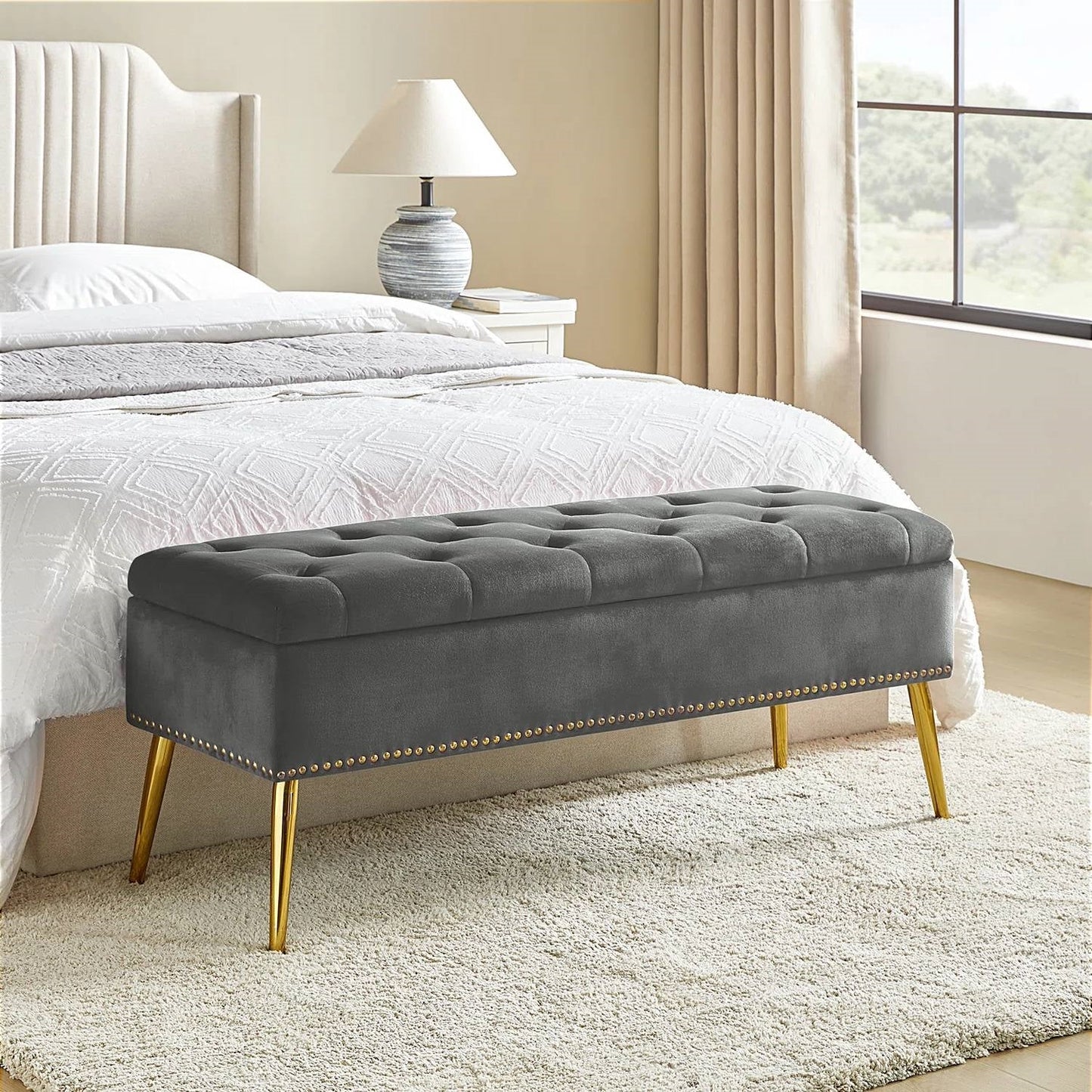 Banco otomana de almacenamiento moderno de mediados de siglo para pie de cama con asiento de terciopelo gris y patas doradas
