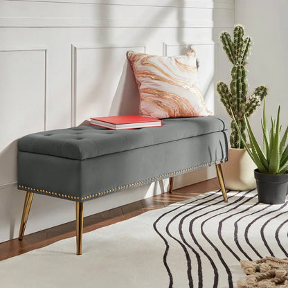 Banco otomana de almacenamiento moderno de mediados de siglo para pie de cama con asiento de terciopelo gris y patas doradas