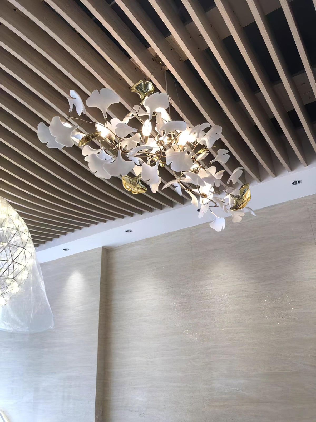 Chandelier Moktan Sabai porcelain ginkgo leaf with flexible branches, white leaves on Tampa Home & Garden Store