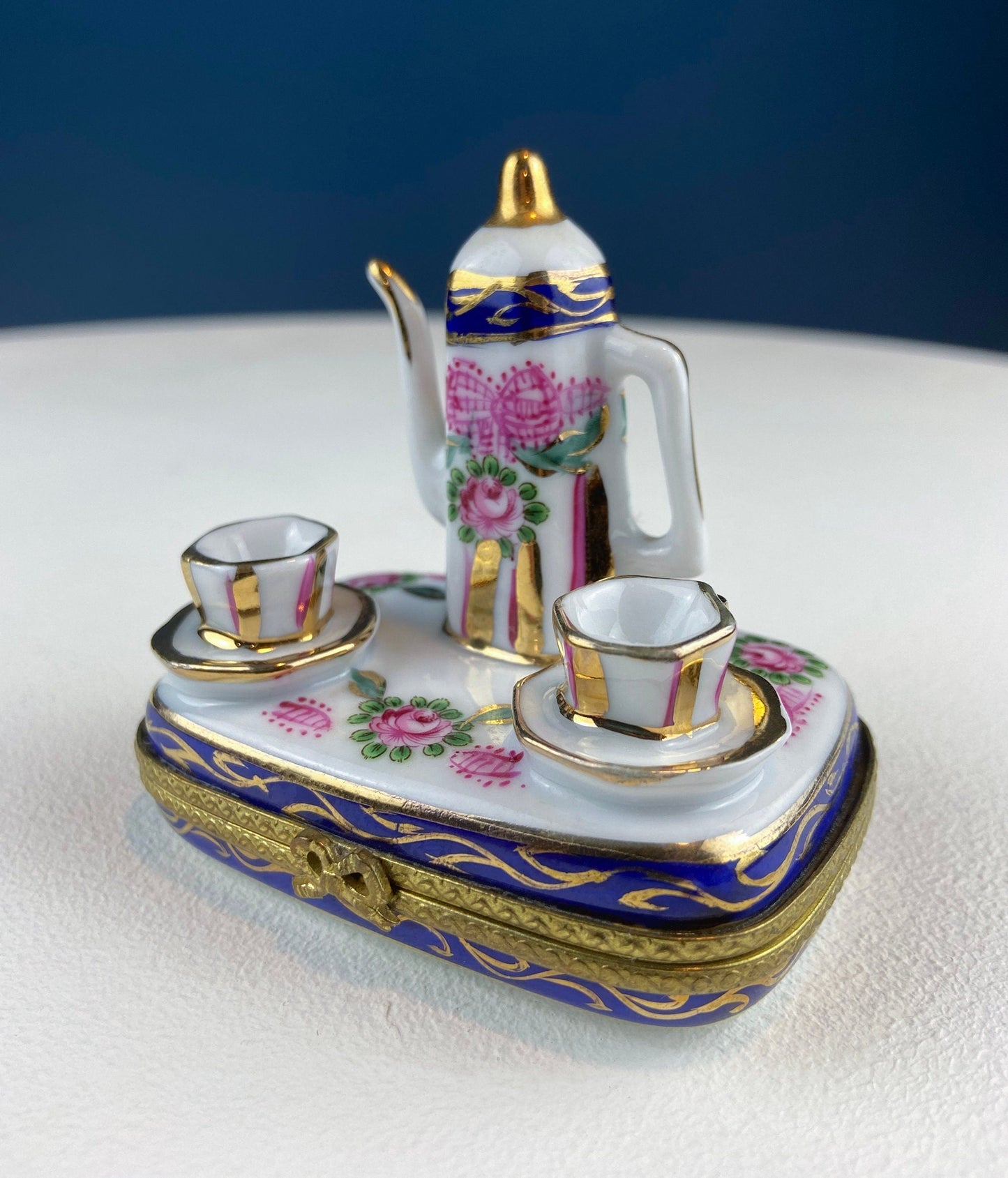 Golf Club Bag Collectible Porcelain Limoges Box.  Miniature Hand Painted Pill or Trinket Box. Gift for Golfing Dad, Buddy, Him Her. - Tampa Home & Garden Store