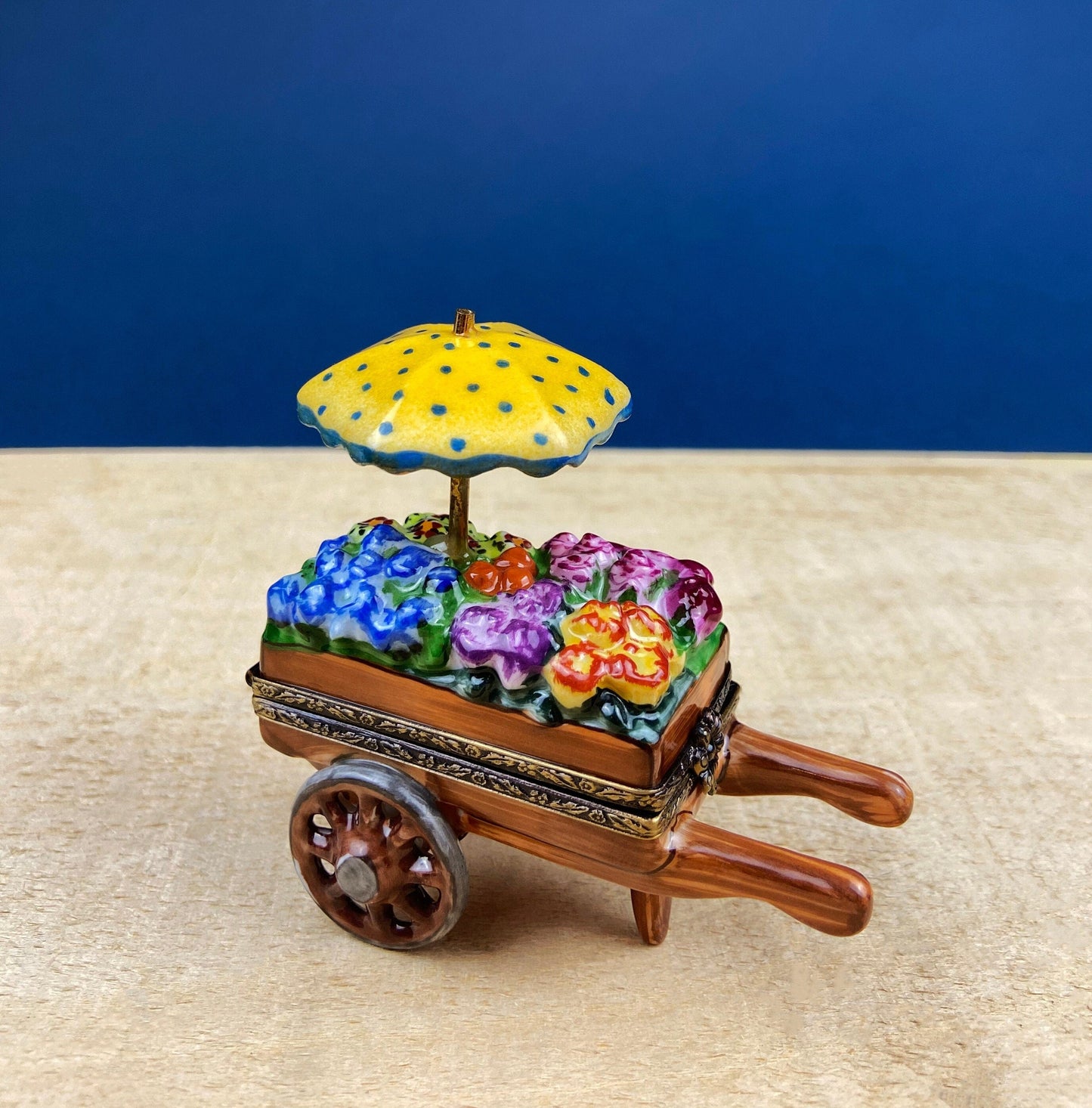 Golf Club Bag Collectible Porcelain Limoges Box.  Miniature Hand Painted Pill or Trinket Box. Gift for Golfing Dad, Buddy, Him Her. - Tampa Home & Garden Store