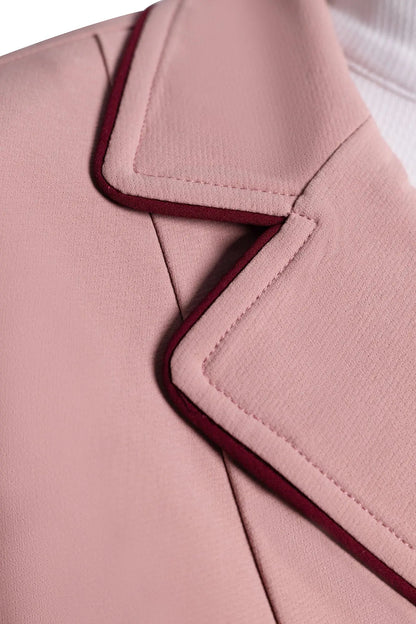 Manteau de concours Grand Prix Ladies EQJ à 3 boutons, rose avec passepoil bordeaux