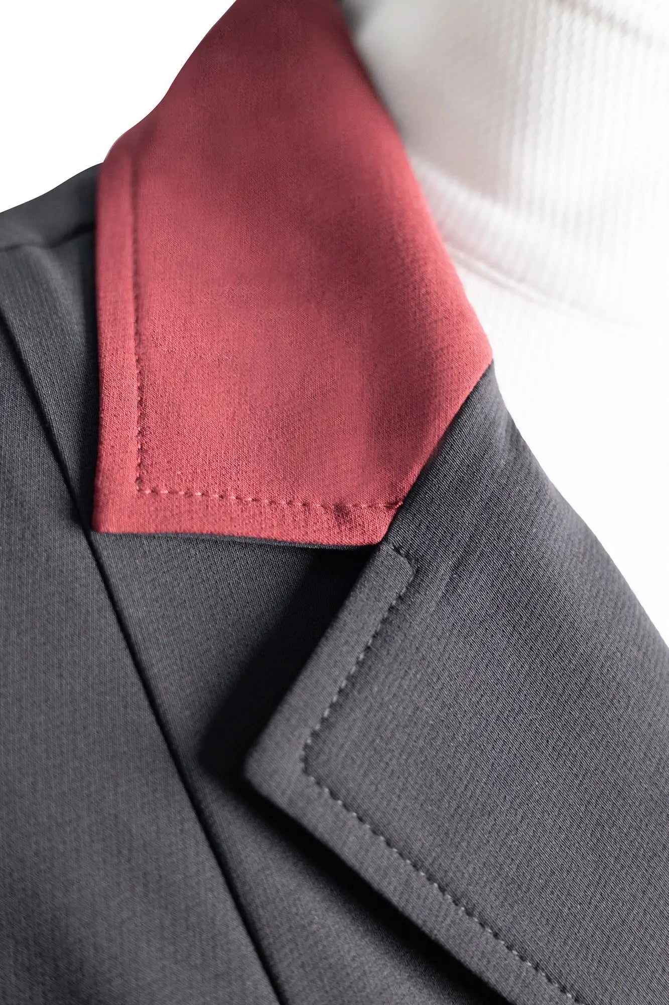 Grand Prix EQJ Ladies 3 Button, Black with Burgundy Collar