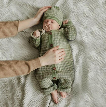 Knitted newborn romper with plaid hat in green houndstooth cotton jumpsuit Stevvex with buttons on Tampa Home & Garden Store