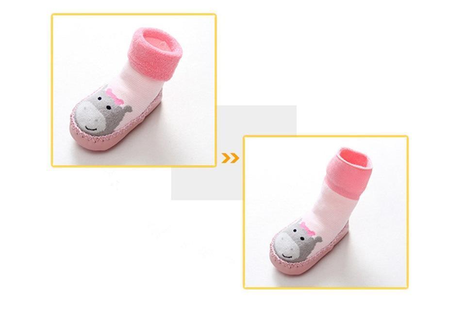 Stevvex baby warm stretchy booties sock with rubber sole in pink and white for newborns on Tampa Home & Garden Store
