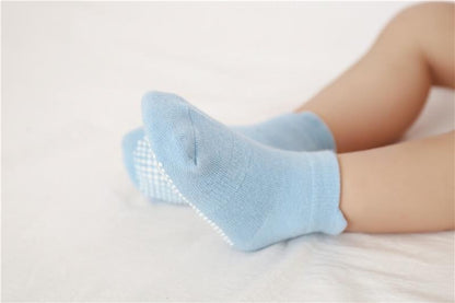 Pair of blue cotton baby non-slip boat socks with rubber grip dots Stevvex on Tampa Home & Garden Store