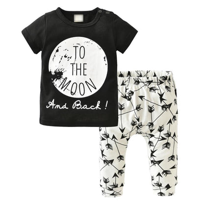 Stevvex 2-piece newborn boy outfit: black tee with moon graphic, white arrow-pattern pants on Tampa Home & Garden Store