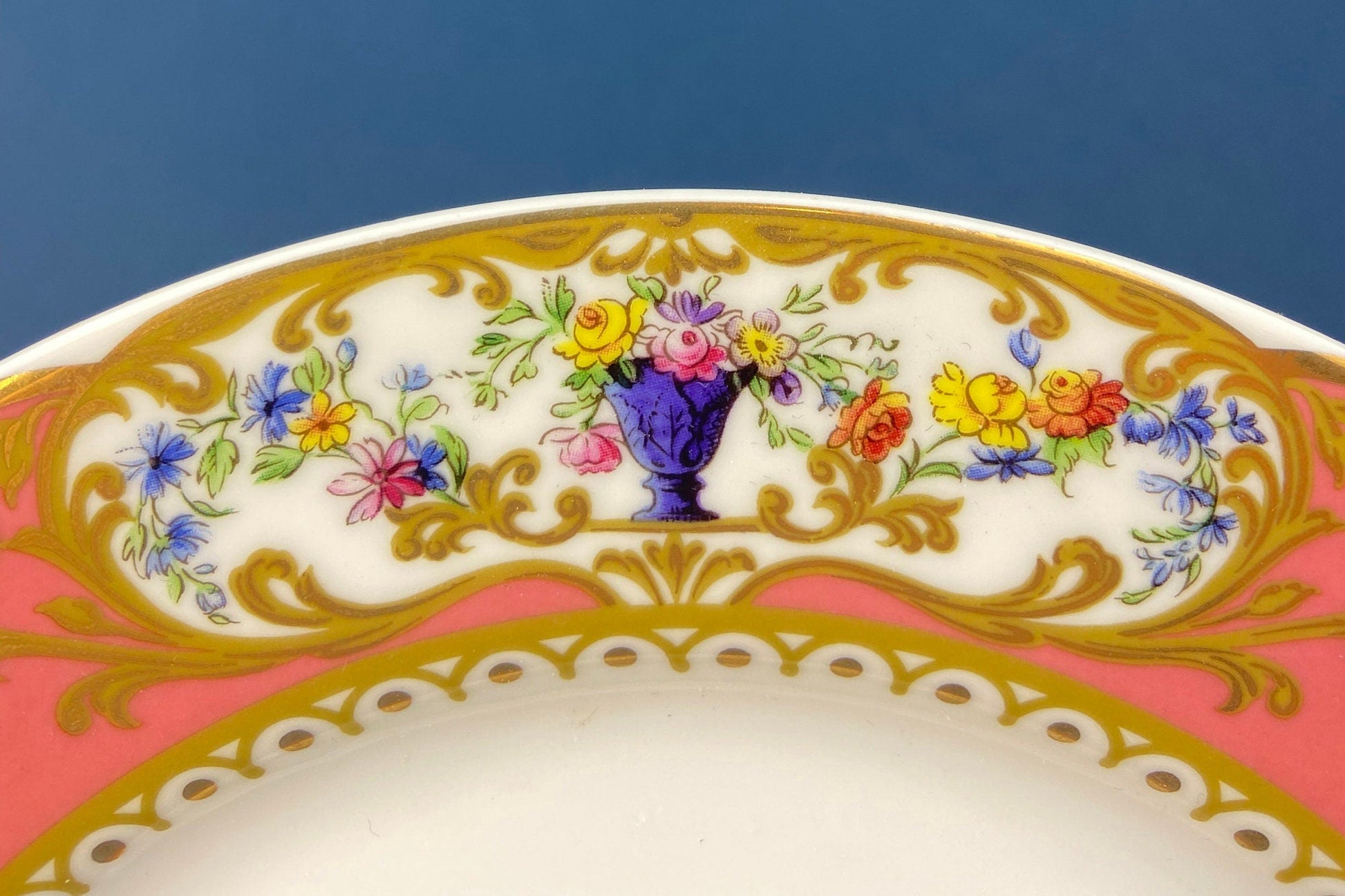 Hutschenreuther Limited Edition Wall Plate: Ursula Band Floral Art, 8" - Tampa Home & Garden Store