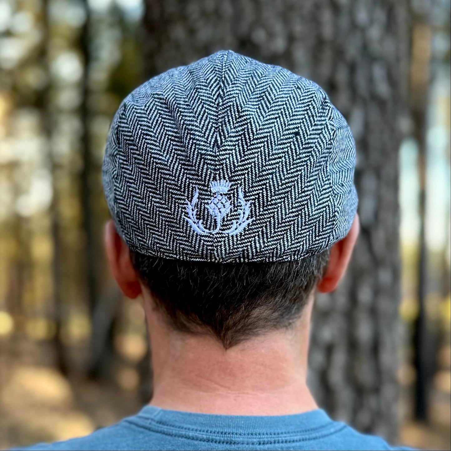 Casquette de golf en laine mélangée avec broderie de chardon écossais et chevrons