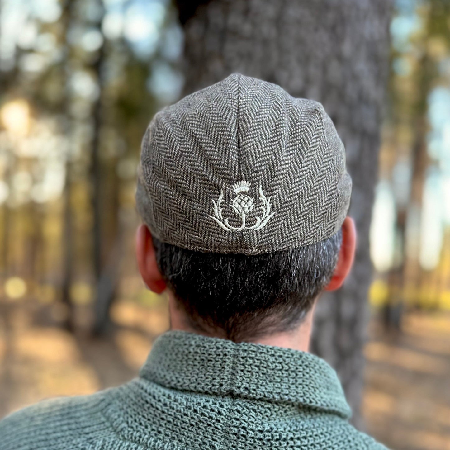 Casquette de golf en laine mélangée avec broderie de chardon écossais et chevrons