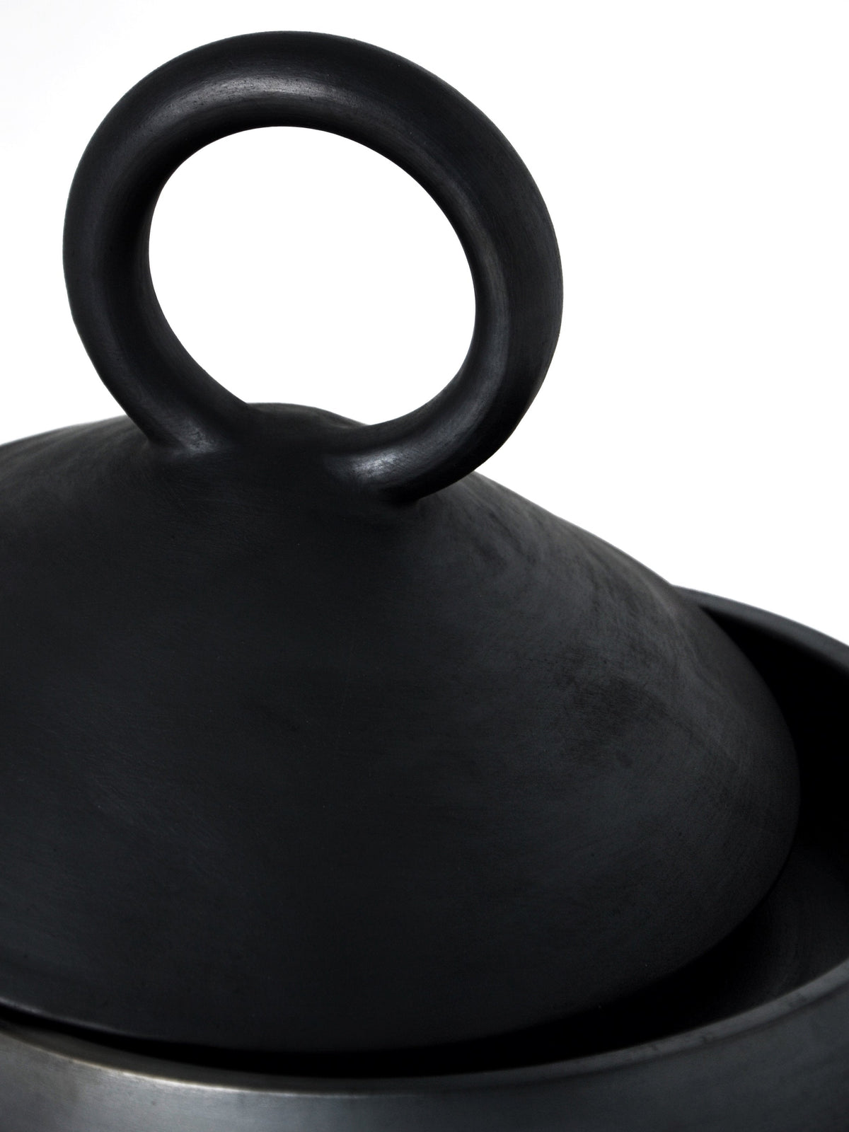 Tall serving bowl with lid Guculia in black matte finish featuring a round loop handle on Tampa Home & Garden Store