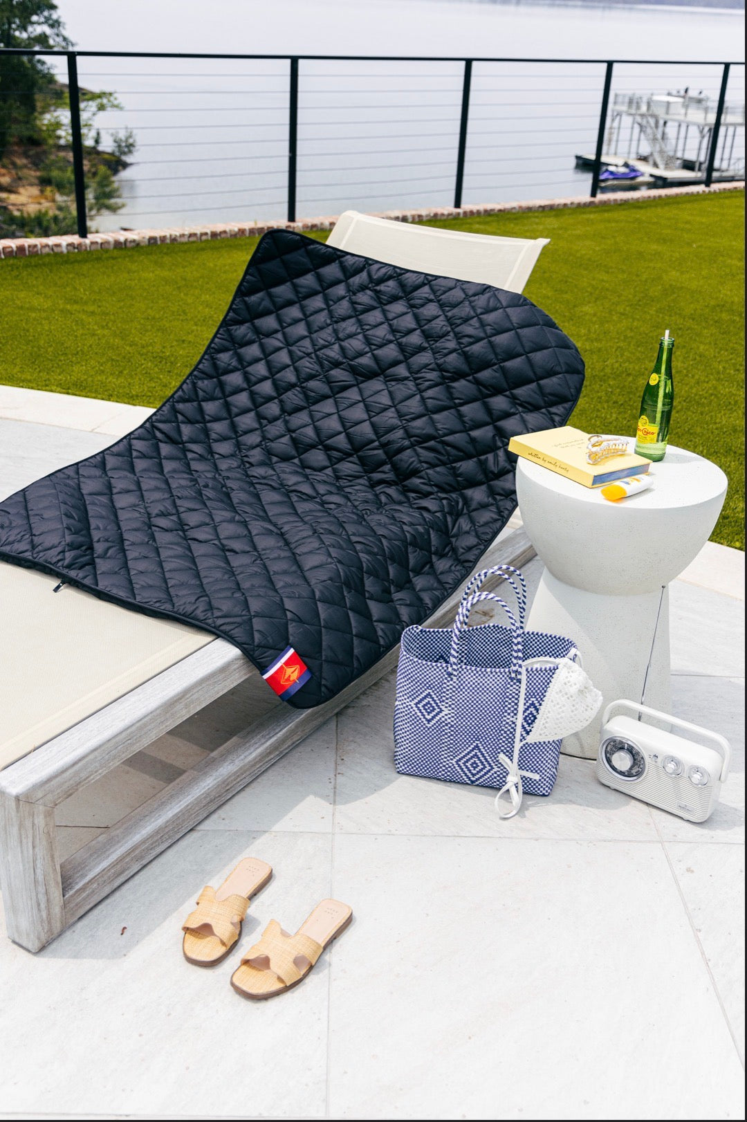 Couverture matelassée imperméable avec poches | Pretty Rugged