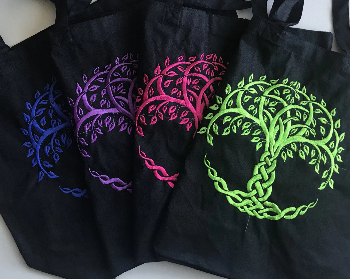 Bolsa de mano bordada con nudo celta y árbol de la vida. Pedido personalizado. Cientos de combinaciones de colores.