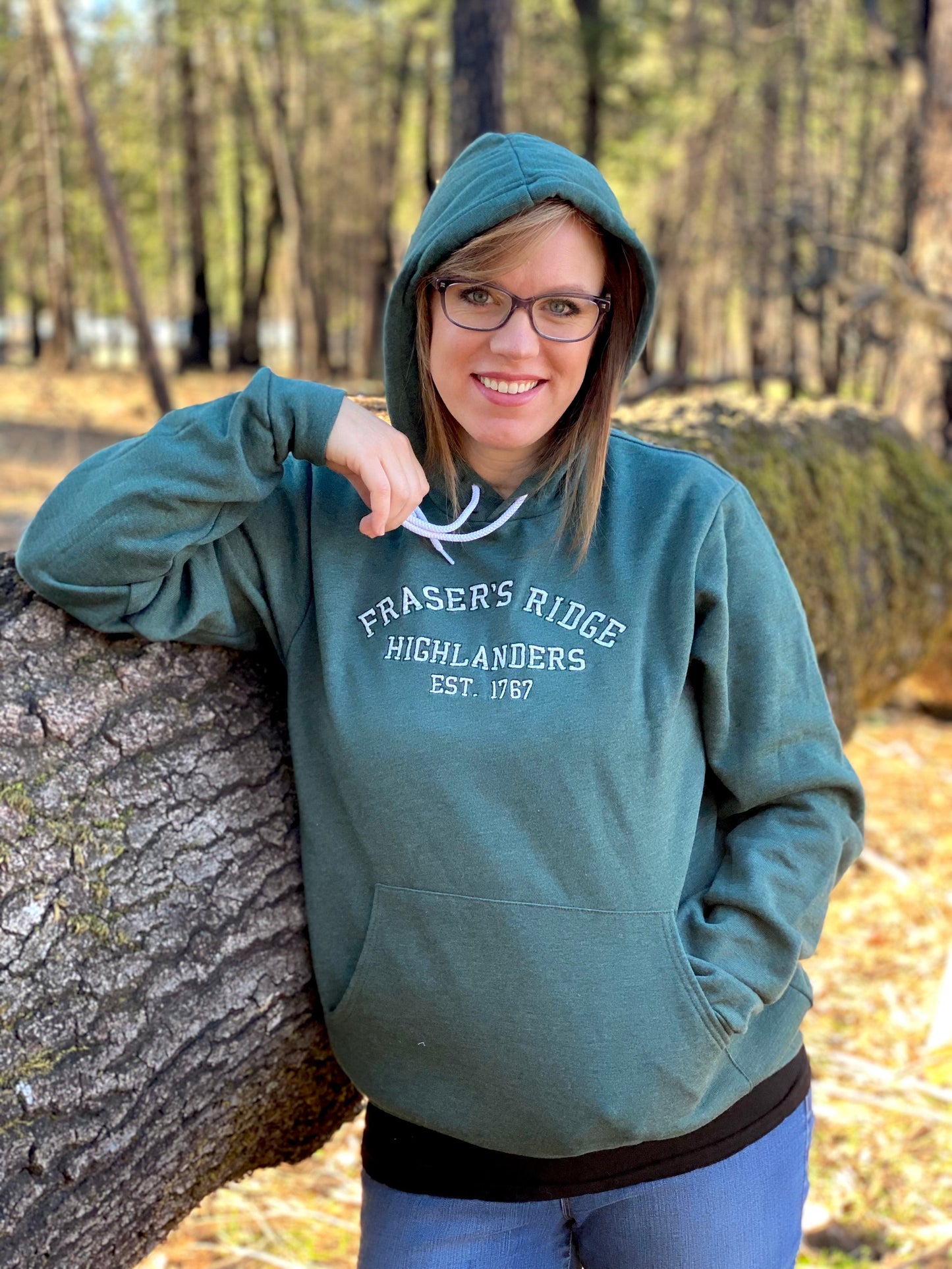 Sudadera unisex con capucha de forro polar suave bordada de Fraser's Ridge Highlanders Collegiate - Inspiración de Outlander