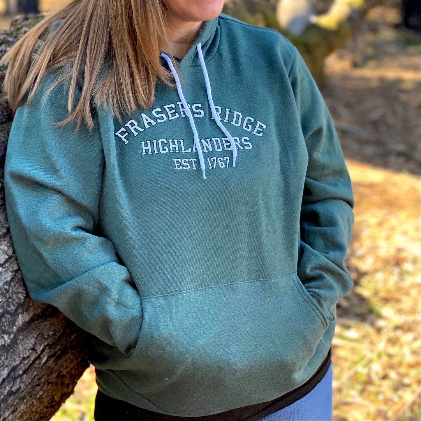 Sudadera unisex con capucha de forro polar suave bordada de Fraser's Ridge Highlanders Collegiate - Inspiración de Outlander