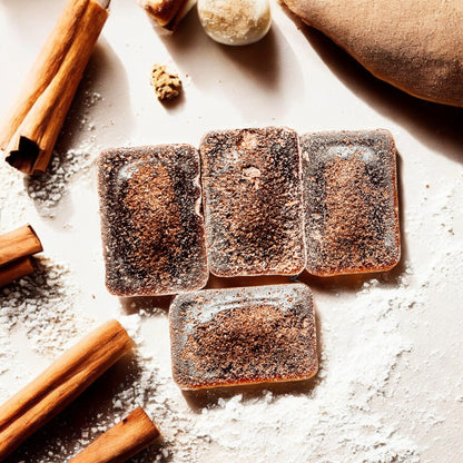 Gingerbread Spiced Latte XL wax melts by Gia Roma, sugar-dusted wax squares with cinnamon sticks on Tampa Home & Garden Store