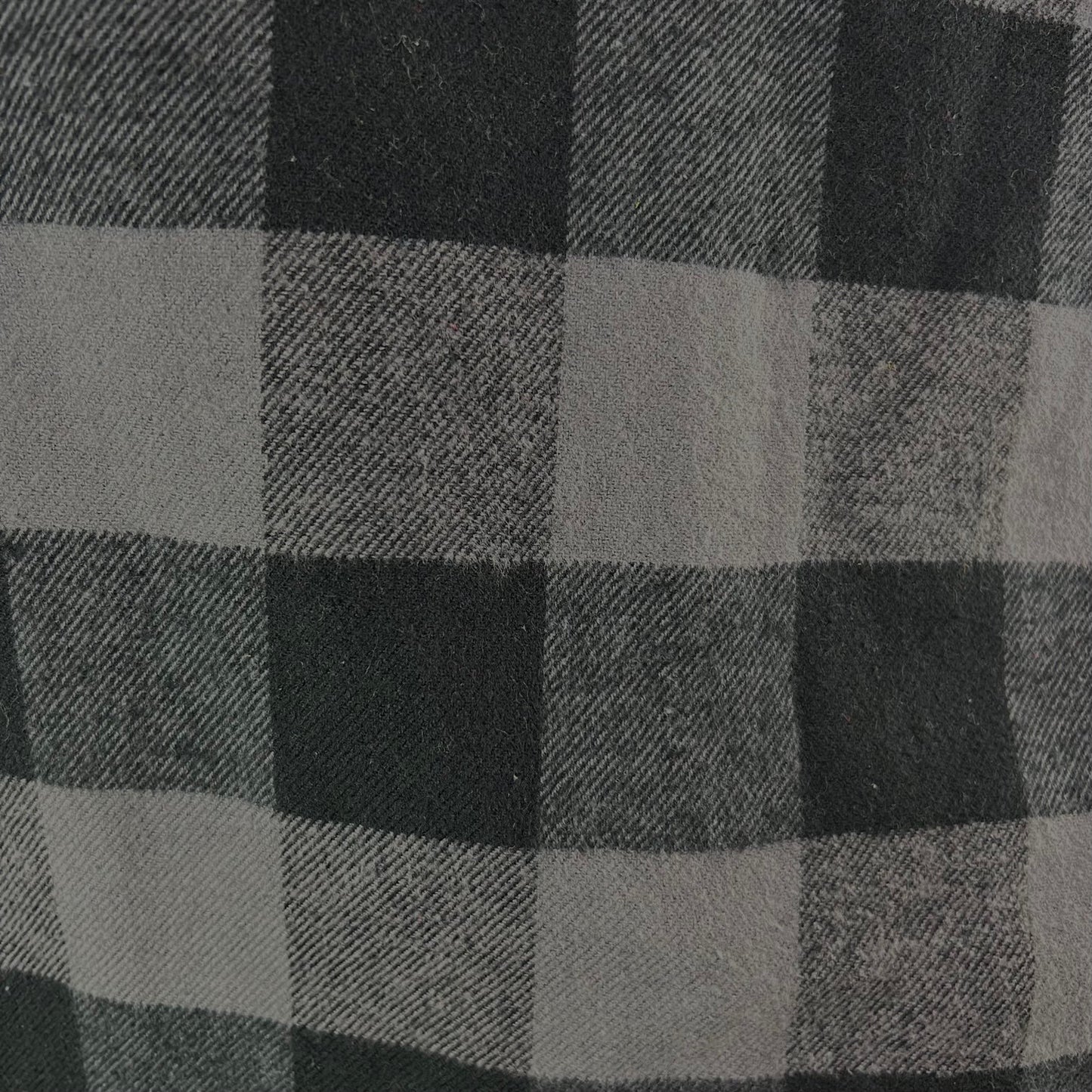 Écharpe classique à carreaux Buffalo en flanelle gris anthracite et noire, à l'infini ou en couverture