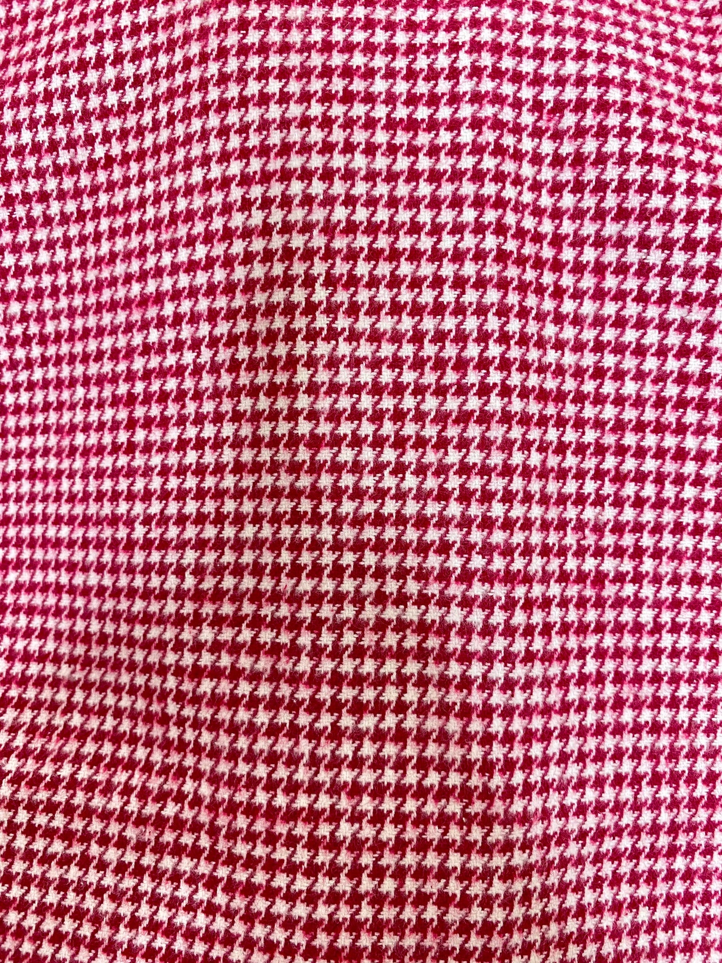 Écharpes et couvertures à petits carreaux pied-de-poule rouge cerise et blanc